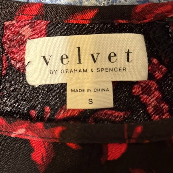 Velvet graham & spencer  lace trim blouse. - Picture 7 of 9